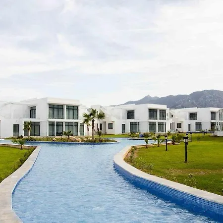 The , Gym Havuz Sahil Apartment