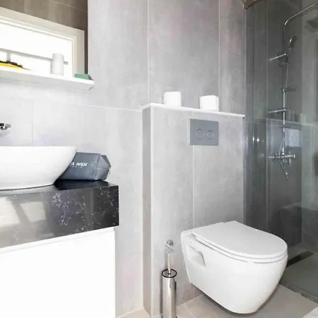 The , Gym Havuz Sahil Apartmán Aglantzia